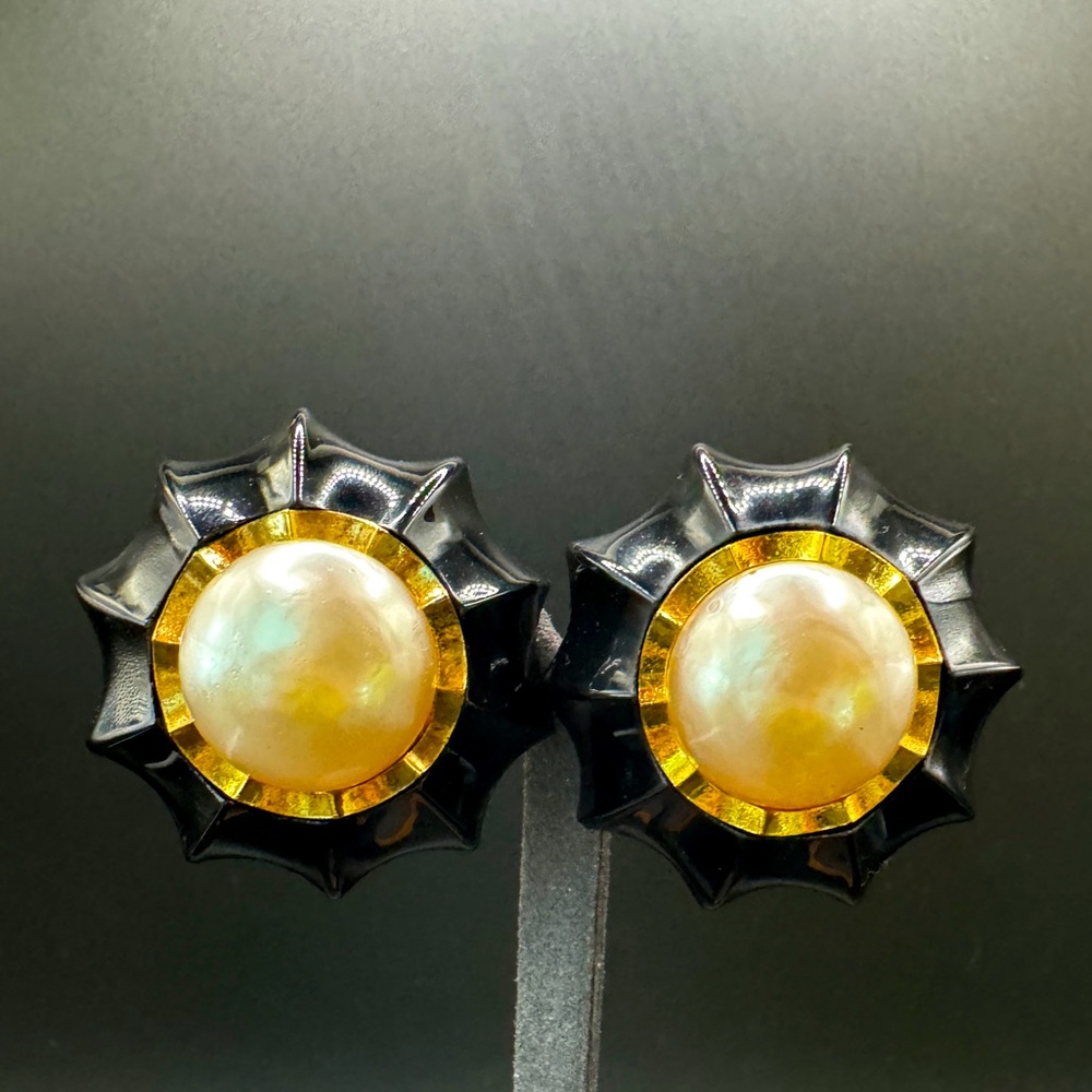 LOT 1280 24K gold plated CHANEL vintage earrings
